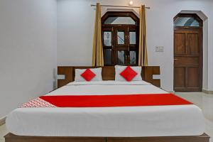 a bedroom with a large bed with a red blanket at OYO Flagship Premium rooms in New Delhi
