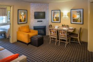 a living room with a table and a dining room at Patriots Inn in Williamsburg