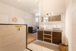 a bathroom with a sink and a mirror at WijnKasteel Haksberg in Tielt