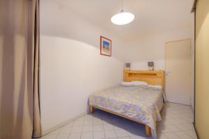 Tempat tidur dalam kamar di Riviera Beach Anemone