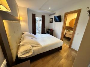 Postel nebo postele na pokoji v ubytování Antídoto Rooms Zocodover Check-in on line
