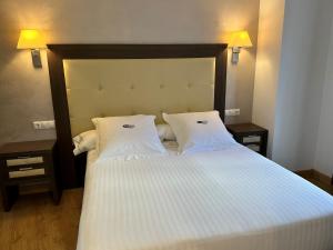 Postel nebo postele na pokoji v ubytování Antídoto Rooms Zocodover Check-in on line