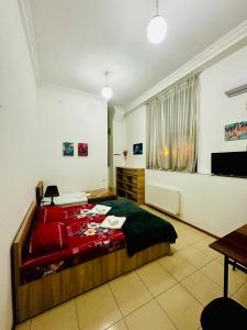 מיטה או מיטות בחדר ב-Hotel Tbilisi Guest Home