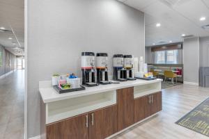 Příslušenství pro přípravu čaje a kávy v ubytování Hampton Inn Harker Heights