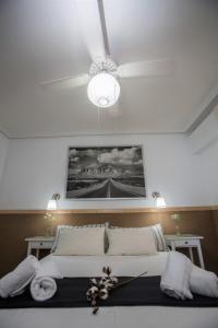 Cama o camas de una habitación en UNIQUE APT. W/POOL- ACROSS THE BEACH-WIFI-A/C