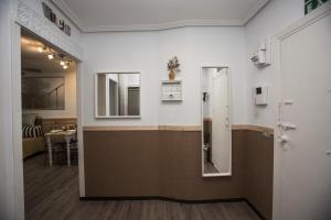 Imagen de la galería de UNIQUE APT. W/POOL- ACROSS THE BEACH-WIFI-A/C, en Alicante