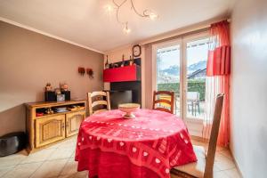 a dining room with a table with a red table cloth at Appartement Bernex - 3 personnes in Bernex