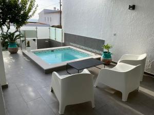 Bazén v ubytování Beco Do Poço nebo v jeho okolí