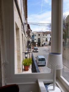 a window with a view of a street at Casa de las Lías in Chinchón