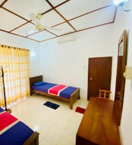 Letto o letti in una camera di Punchi Walawwa - Guest House - Holiday Bungalow