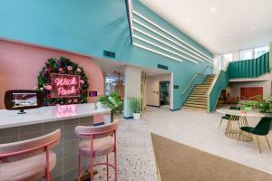 a restaurant with a bar with pink and green walls at Cozy City Living Ensuites in trendy Wick Park Student Accommodation in London