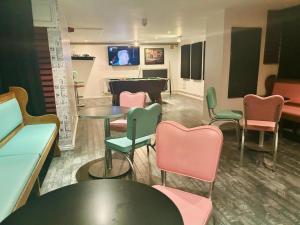 TV a/nebo společenská místnost v ubytování Great Malvern Hotel