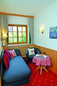 Posezení v ubytování Alpenhof - ruhige Wohlfühloase im Fünf-Seenland in S-Bahnnähe