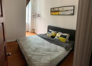 Ένα ή περισσότερα κρεβάτια σε δωμάτιο στο HappyHomestay