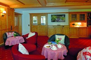 Posezení v ubytování Alpenhof - ruhige Wohlfühloase im Fünf-Seenland in S-Bahnnähe