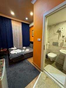 a bedroom with a bed and a bathroom with a shower at Taksim Pandora hotel in Istanbul