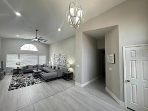 Delightful 4 Bedroom House with Pool!