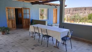 a table and chairs in a room with a view at Mendoza, Cacheuta, montaña in Ciudad Lujan de Cuyo