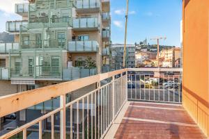 Un balcón o terraza de Beautiful Home 'Foeste' - With Parking - by Host4U