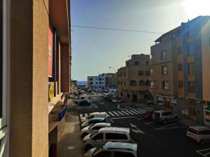 a street with cars parked in a parking lot at Casa Burbuja Azul in Gran Tarajal