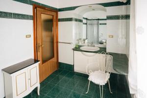a bathroom with a sink and a mirror at Appartamento Venere e Adone in Sulmona +19 photos
