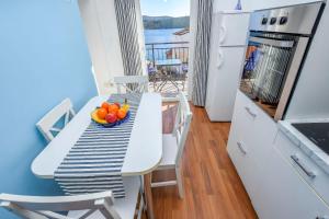 Kuchyň nebo kuchyňský kout v ubytování Apartments Vladimir