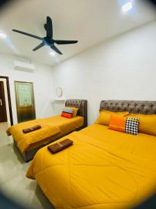LH Homestay Suite Gua Musang- Masjid Mekah 객실 침대