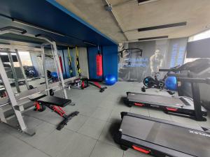 a gym with several treadmills and machines in it at Departamento nuevo viña del mar in Viña del Mar