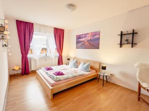 a bedroom with a bed and a window at W5 - Urlaubsmagie - Wohnung mit Grill, Terrasse & Pool in Lichtenhain