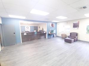 an empty room with a chair and a desk at Quality Inn & Suites Wilsonville in Wilsonville