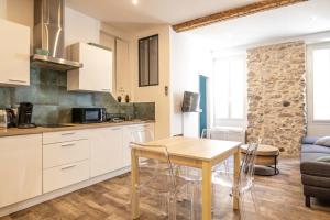 O bucătărie sau chicinetă la Ragnar House - 3 pièces à 200m de la mer