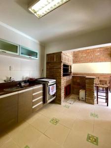 Кухня або міні-кухня у Excelente casa na Praia do Cassino, RS