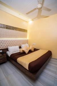 Postel nebo postele na pokoji v ubytování Hotel Royce Executive Near US Consulate, Bandra Kurla Complex