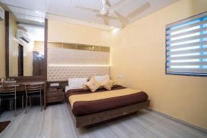 Postel nebo postele na pokoji v ubytování Hotel Royce Executive Near US Consulate, Bandra Kurla Complex