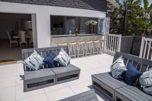 Χώρος καθιστικού στο Modern Luxury Beach House