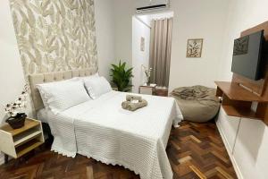 a bedroom with a bed with a teddy bear on it at Apartamento Copanema Subway Family HIR 27 in Rio de Janeiro