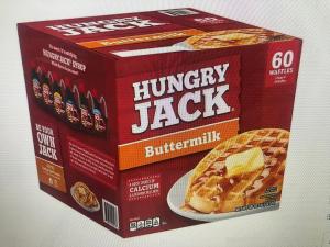 dos cajas de cereales de miel Jack con un sándwich en Black Hills Motel at Quail's Crossing en Hill City