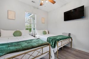 Легло или легла в стая в Luxury Home by Dwntwn Forsyth Thunderbolt