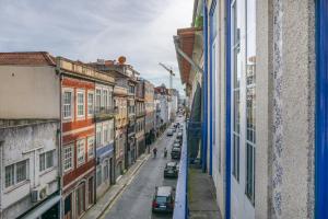 a view of a city street from a building at Deluxe Spacious Flats w Mezzanine by Host Wise in Porto