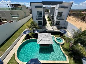 an aerial view of a house with a swimming pool at Pousada WL Império in Canoa Quebrada