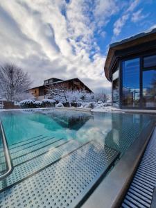 Bazén v ubytování SALZANO Hotel - Spa - Restaurant nebo v jeho okolí
