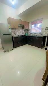 A kitchen or kitchenette at Stays4you
