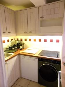 Η κουζίνα ή μικρή κουζίνα στο Beautiful 3 rooms with terrace near the ocean