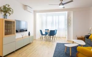 Μια τηλεόραση ή/και κέντρο ψυχαγωγίας στο Luxury Apartment Torremolinos