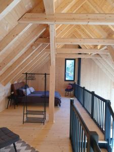 a room with a bed in a attic at Odenwald-Lodge mit Infrarotsauna und E-Ladestation "Haus Purpur" in Reichelsheim