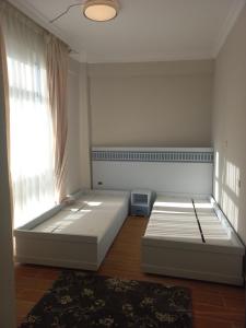 Un pat sau paturi într-o cameră la G&19 Apartment