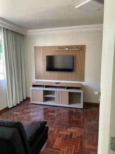 TV a/nebo společenská místnost v ubytování FAROL DA BARRA 2/QUARTOS