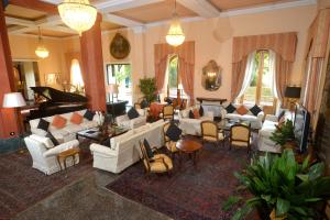 Un restaurante o sitio para comer en Grand Hotel Bellavista Palace & Golf