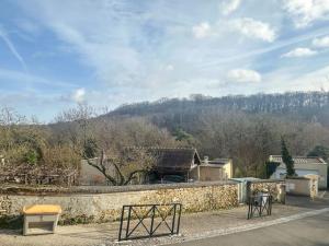 pared de piedra con vistas a la montaña en La Vallée de Guyancourt - Jardin privé, en Guyancourt