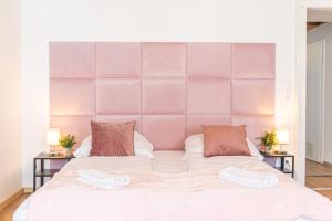 Cama ou camas em um quarto em Spacious 3BR shared Apt. Comfortable and Roomy